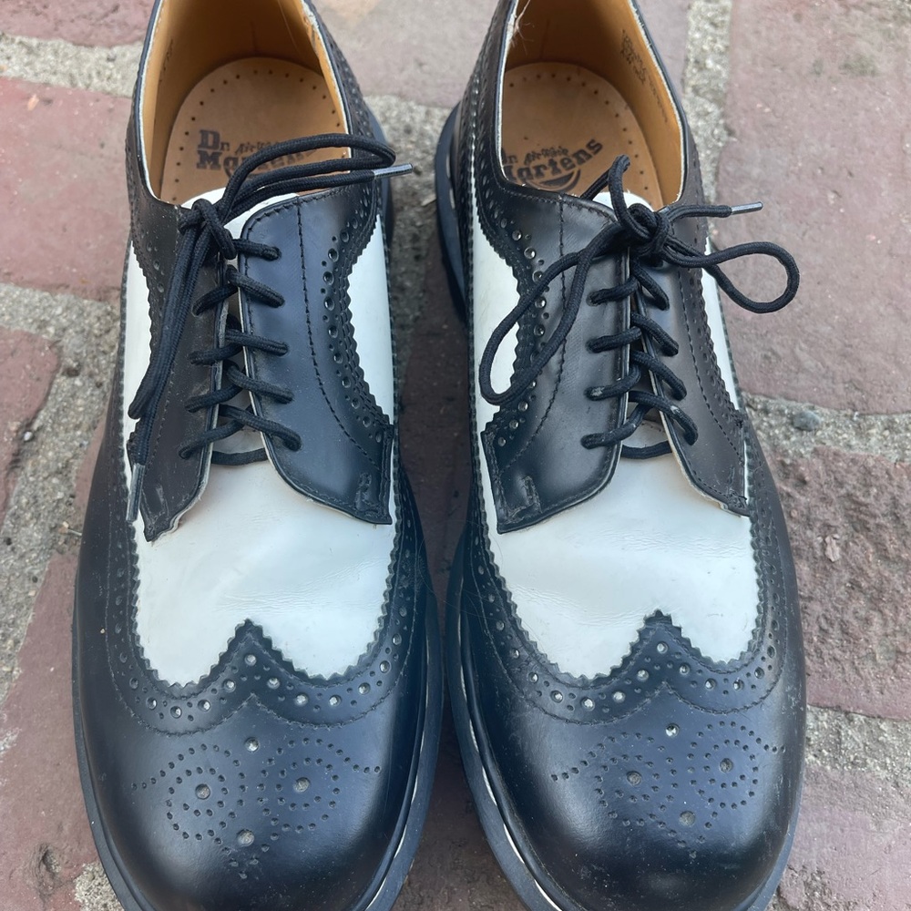 Dr. Marten Vintage Black & White Brogue platform size 10